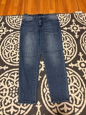 Judy Blue women’s slim Straight Jeans in Medium Dark Blue